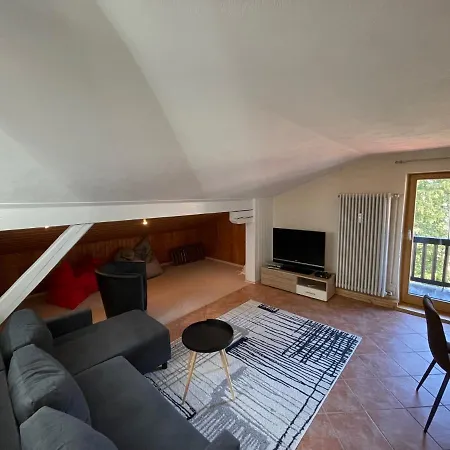 Geraeumiges Domizil Mit Bergblick Und Sauna Apartment Oberwoessen